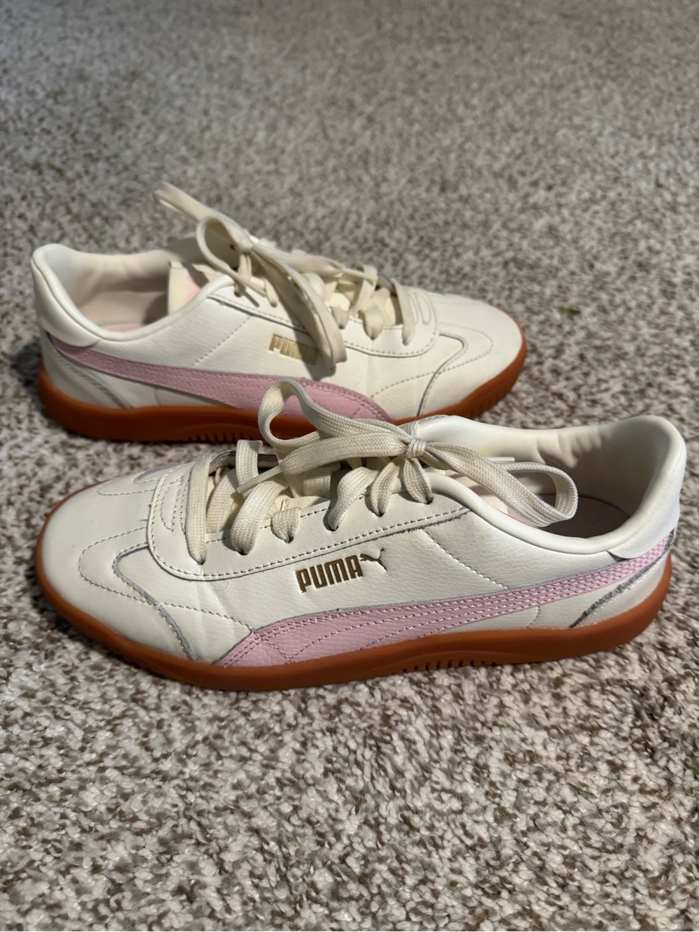 Puma Cream Sneakers with Pink Stripe and Gum Sole